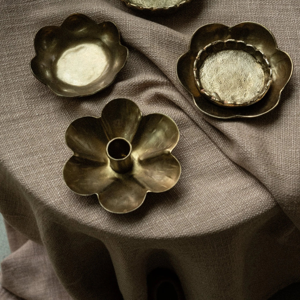 Porte-bougie en forme de fleur forgée