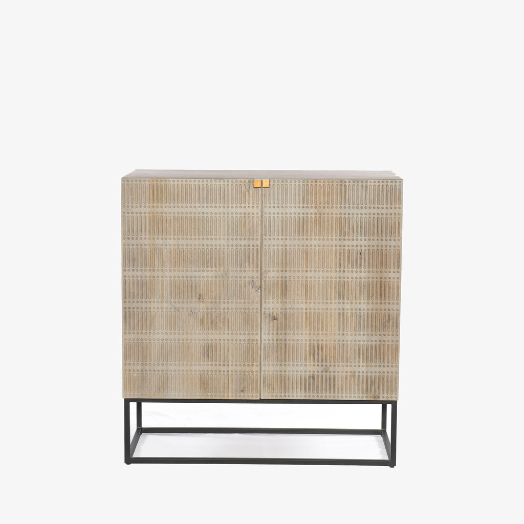 Meuble bar Kelby Four Hands en finition délavée claire