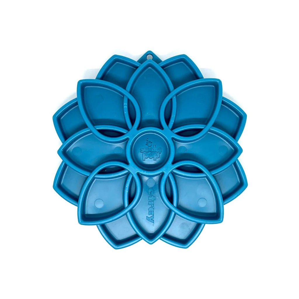 Plateau Mandala bleu pour chiens, idéal pour manger lentement.