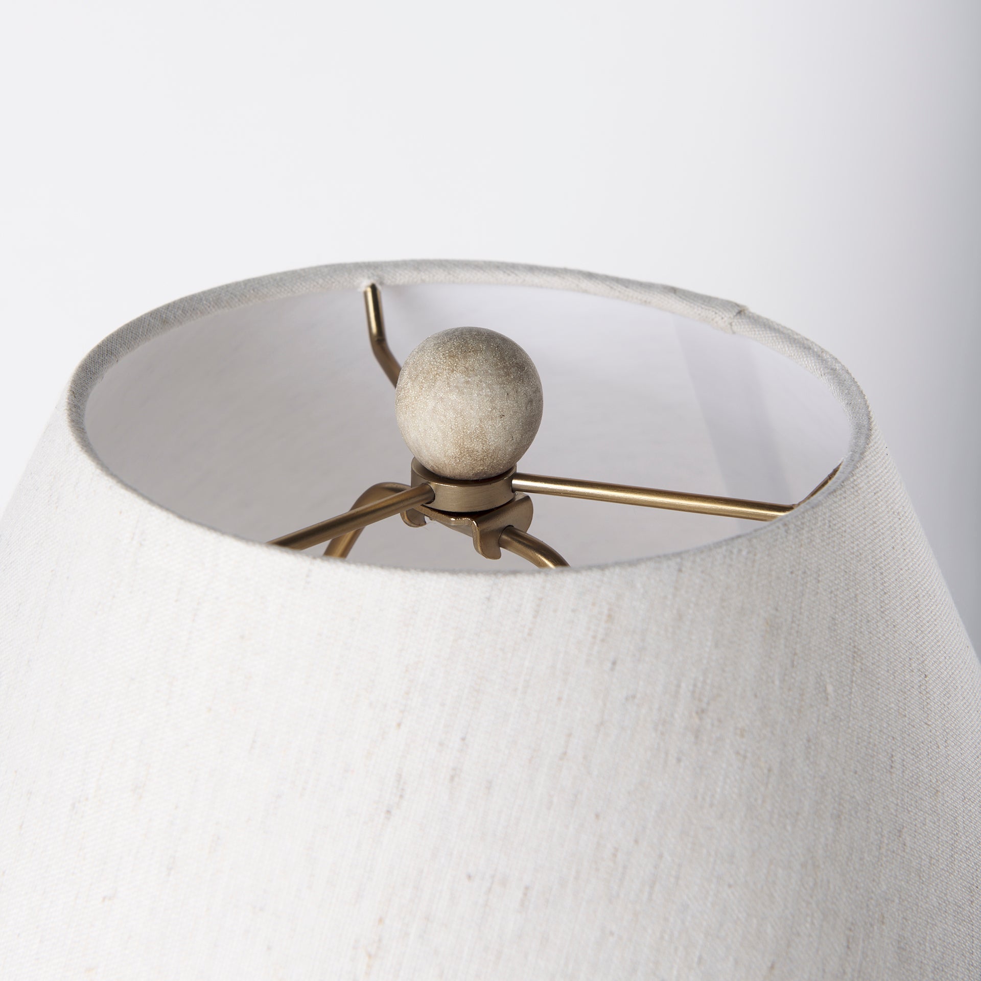 Lampe de table en céramique Mandalay couleur crème