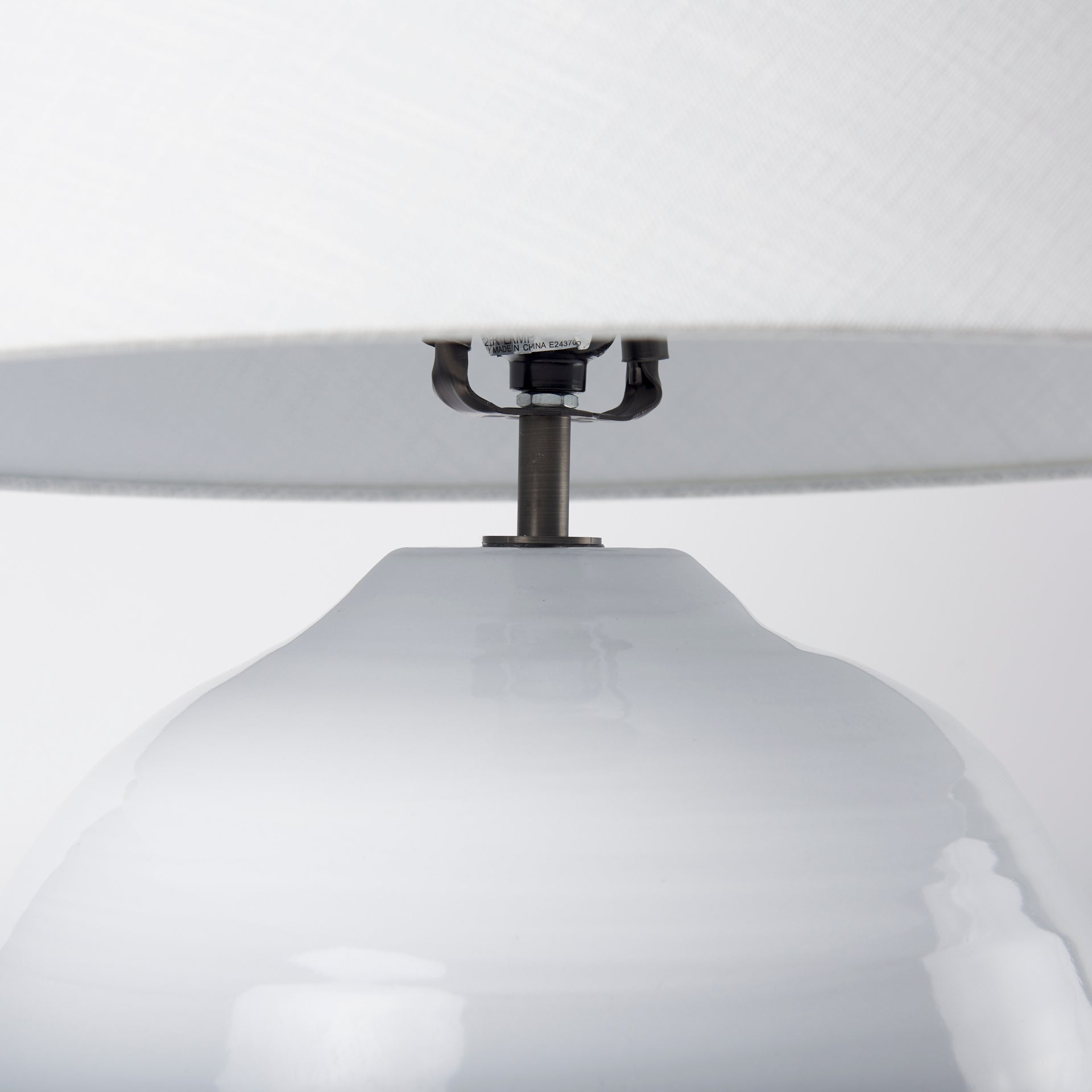 Lampe de table en céramique Mandalay blanche