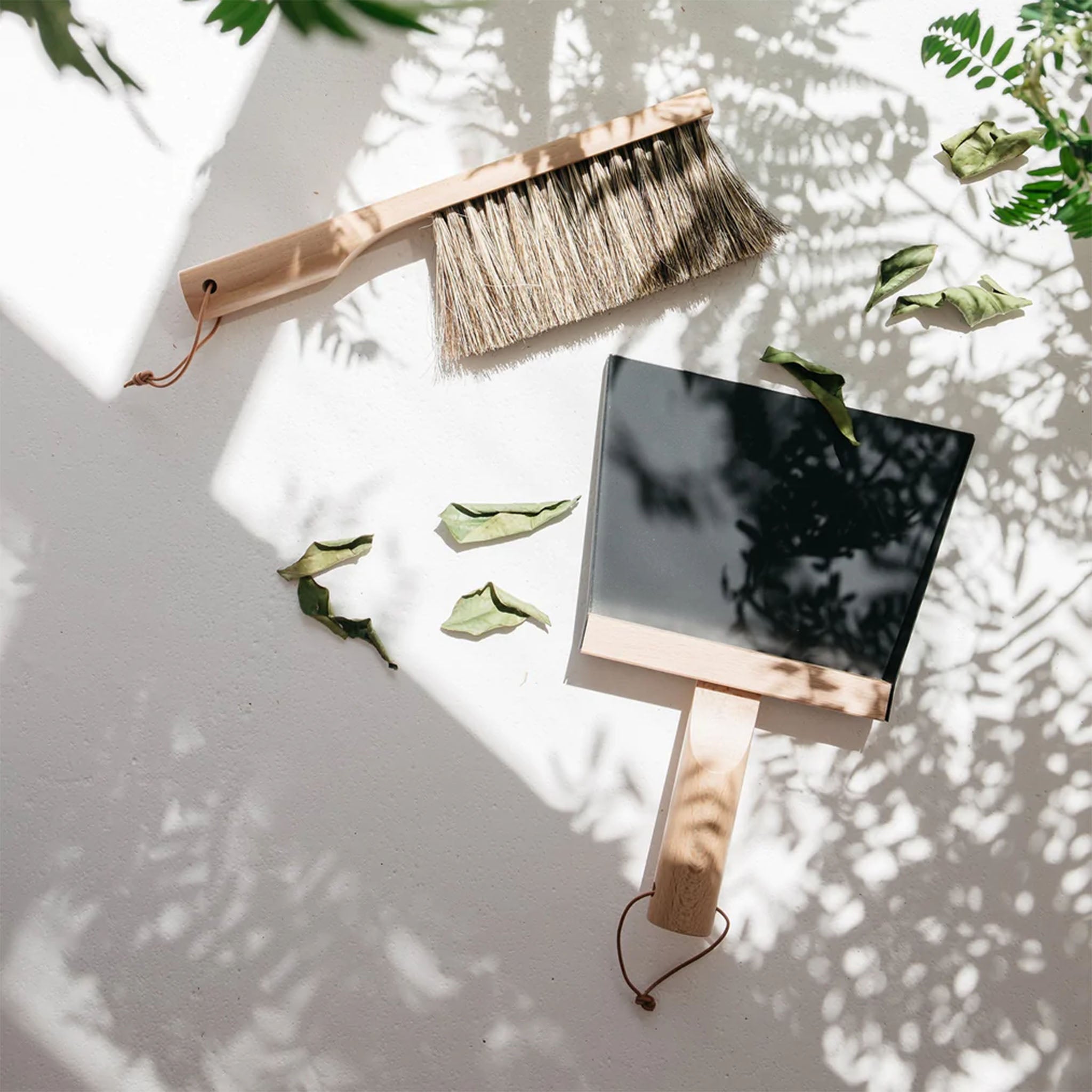 Pelle et balai à main