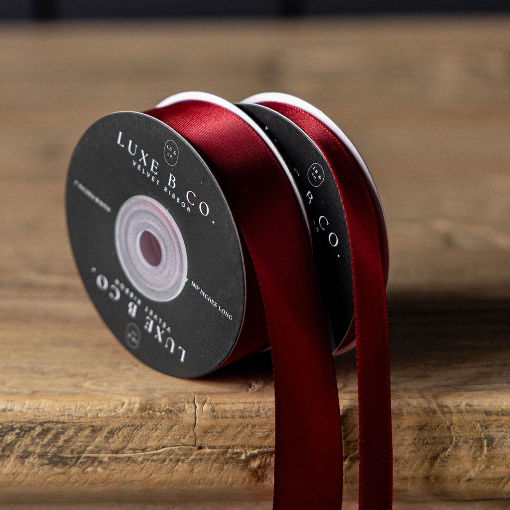 Ruban de satin rouge, petit