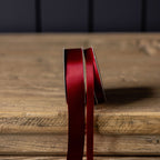 Ruban de satin rouge, taille moyenne