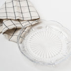 Assiette festonnée en verre pressé