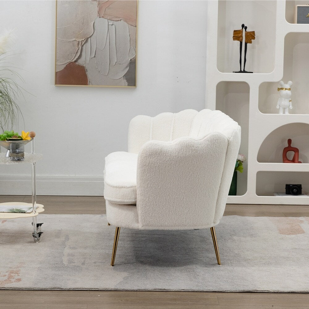 Petit canapé deux places avec pieds en métal doré - 2 places