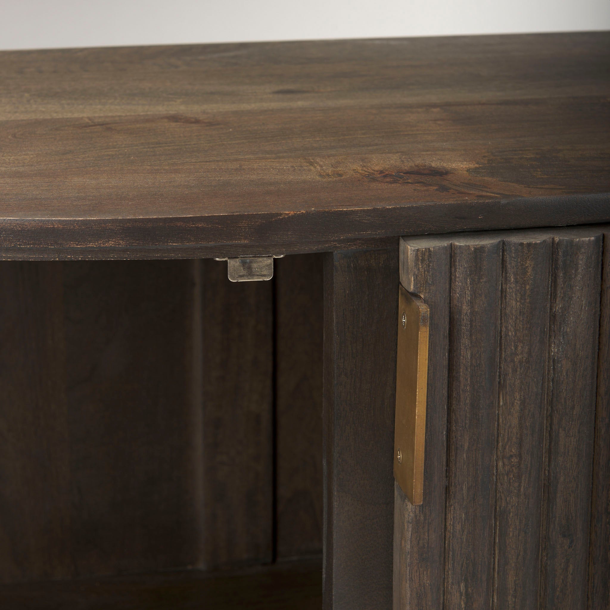 Armoire demi-lune cannelée Talia couleur moka