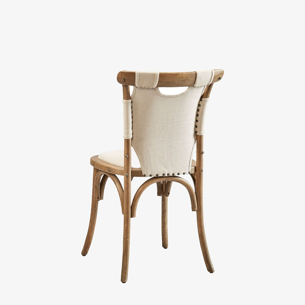 C'est une chaise de salle à manger enveloppante 