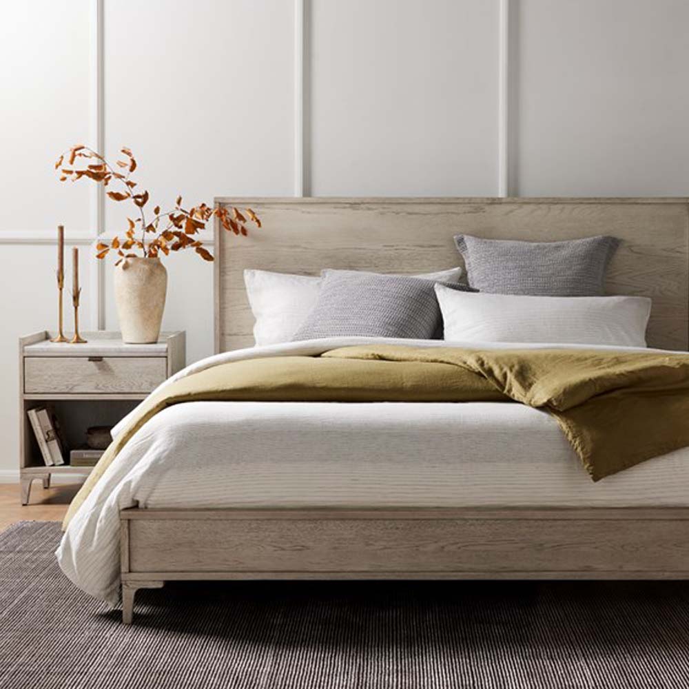 Table de chevet Viggo de Four Hands en marbre blanc italien