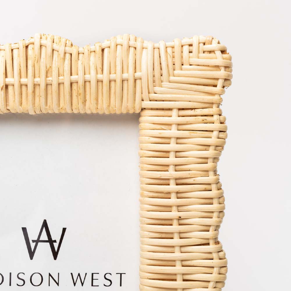 Nous adorons les cadres photo en rotin