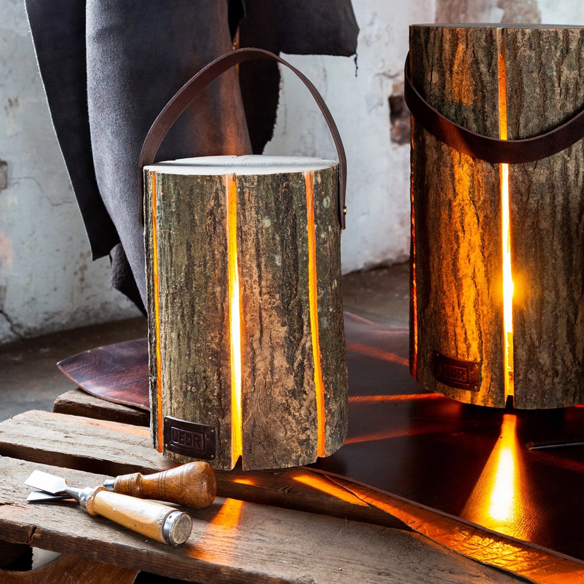 Lampe de coffre en frêne moyen avec sangle en cuir