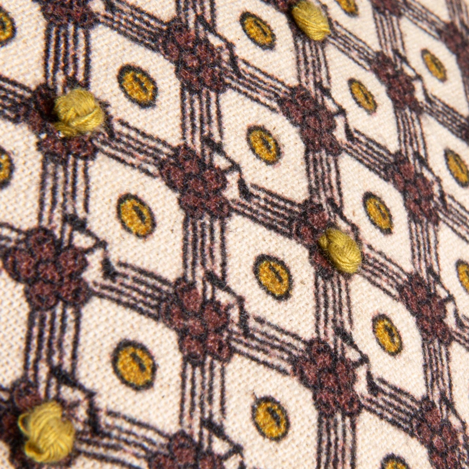 Petit coussin lombaire à pompons et nœuds français