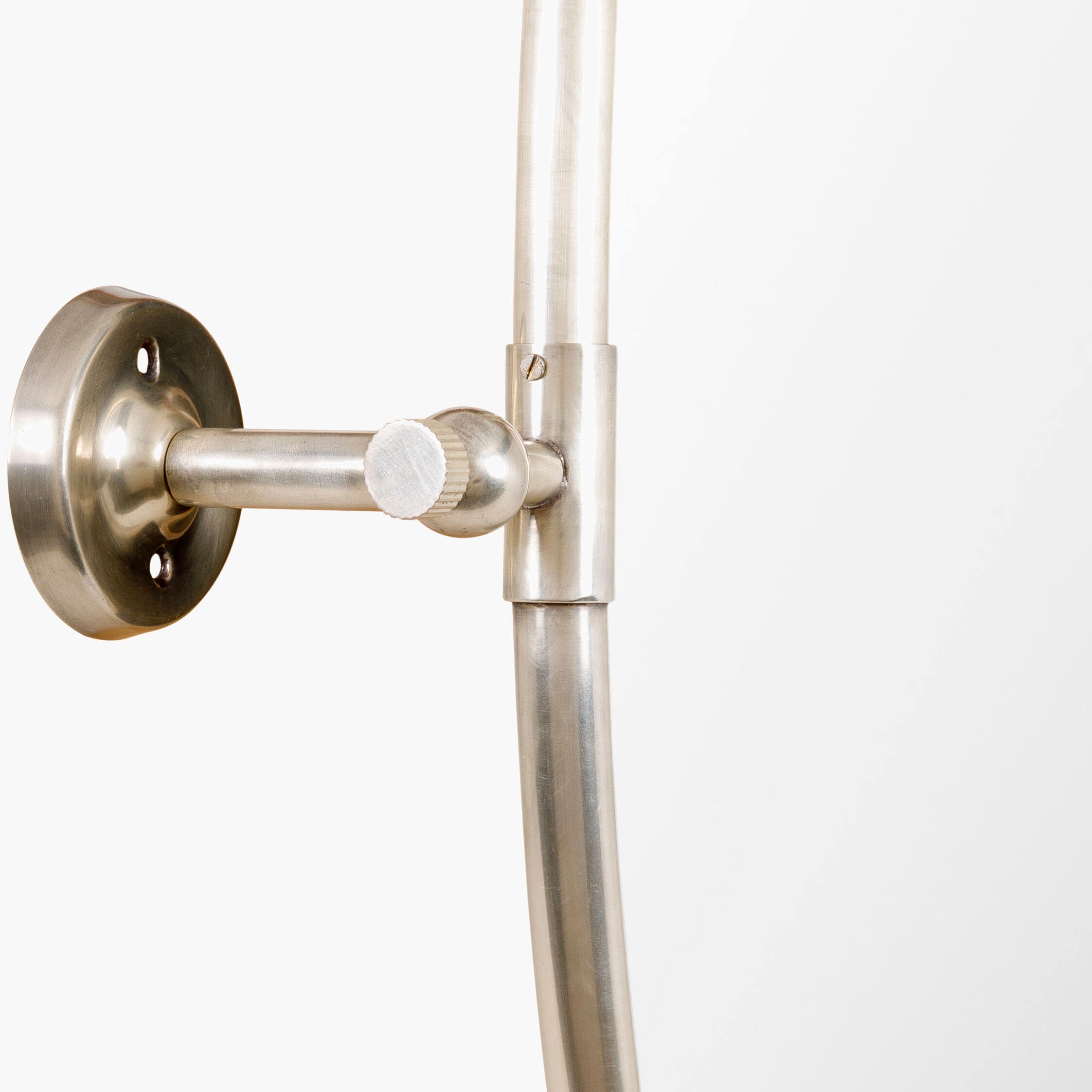 Miroir ovale pivotant Burnish en argent vieilli