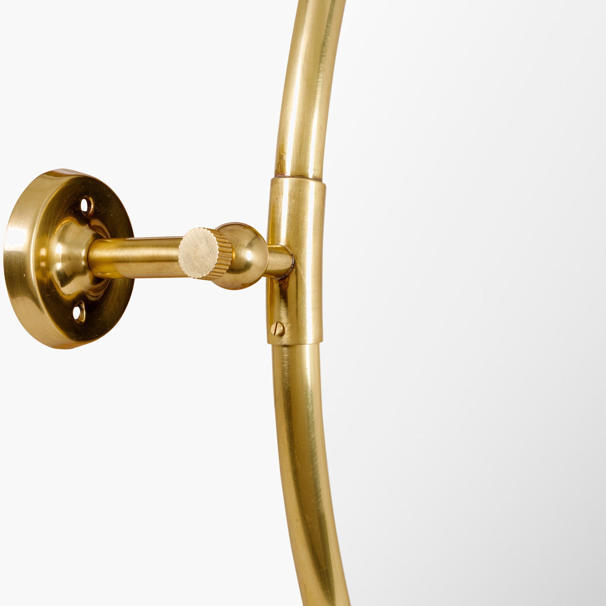 Miroir pivotant rond Burnish en or antique